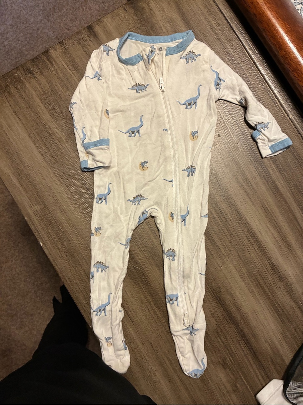 Kyte BABY White Footed Pajamas with Light Blue Dinosaur Print